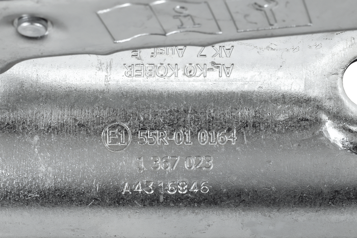 Шаровое сцепное устройство AL-KO AK7 PLUS для прицепа массой 750 кг с трубчатым дышлом диаметром 50 мм.