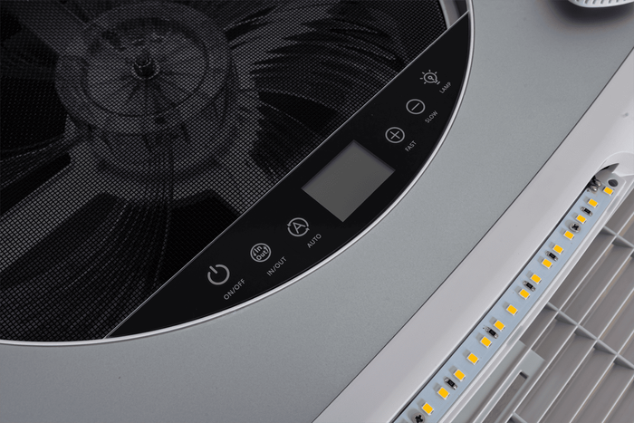 Automātiskais jumta ventilators PUNDMANN PLUS FAN kemperim ar apgaismojumu, rullo žalūzijām 400×400 mm